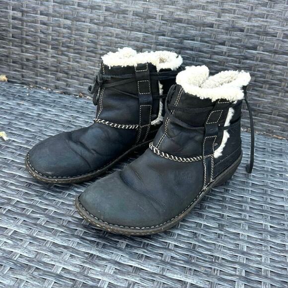 UGG Australia Cove Black‎ Fuzzy Lined Leather Ankle Boots Women’s Size 9 - Picture 13 of 15